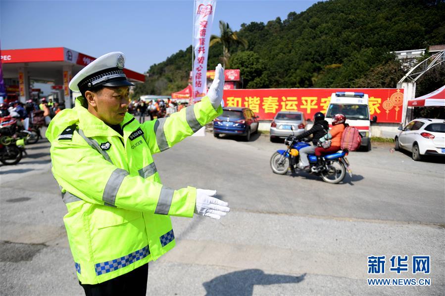 （關(guān)注春運）（1）堅守春運17載 溫暖鐵騎返鄉路
