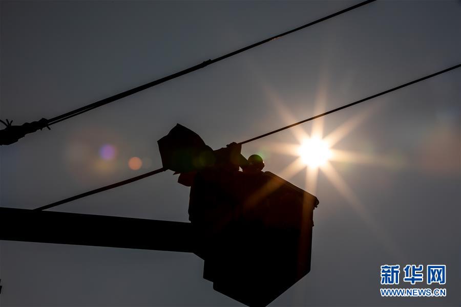 （社會(huì )）（2）重慶持續“高燒” 電力負荷再創(chuàng  )新高