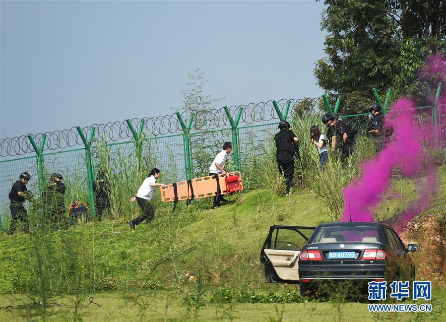 （社會(huì )）（4）廣西南寧：“空中110”“空中120”演練護平安
