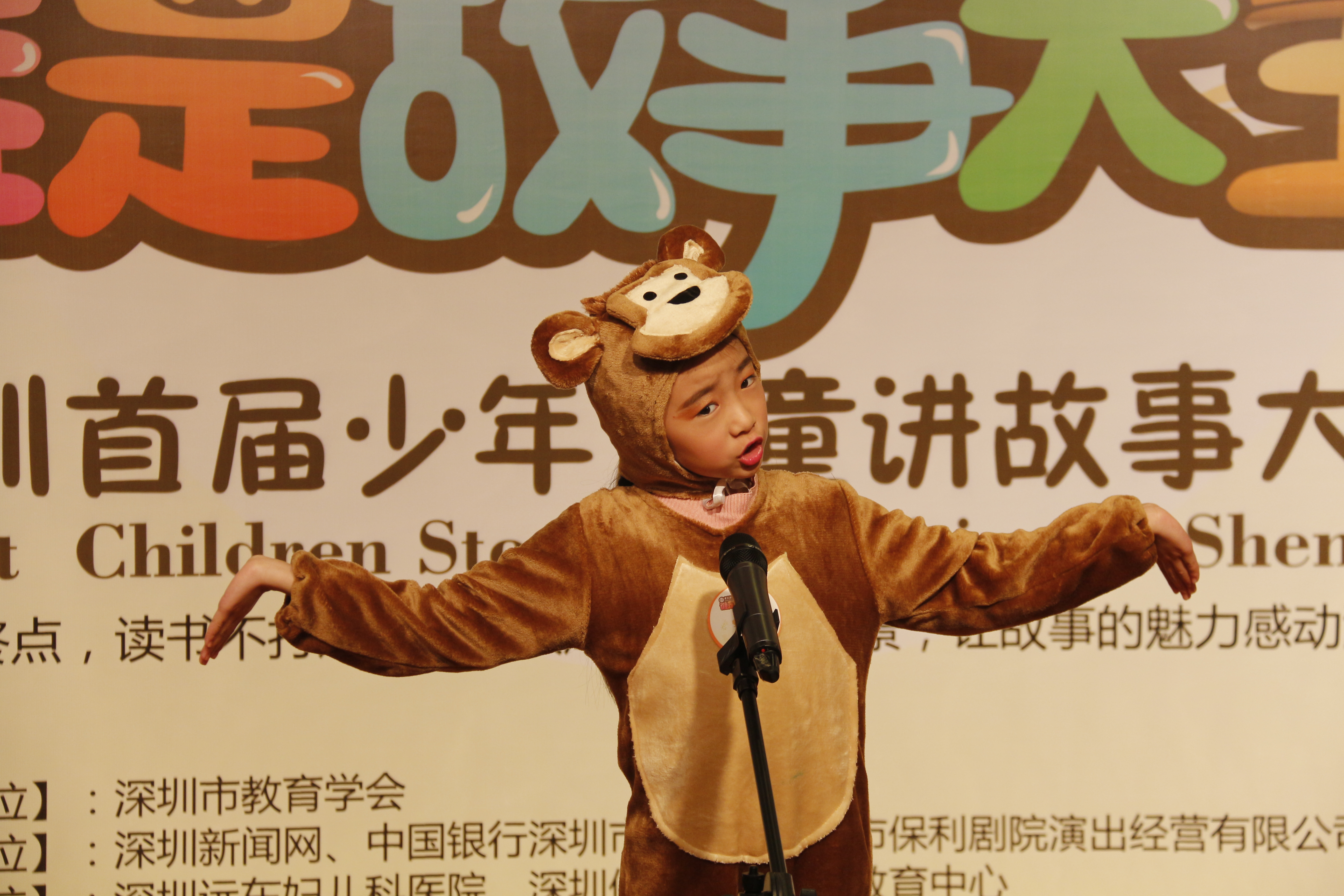 表情、動(dòng)作、著(zhù)裝、演講面面俱到